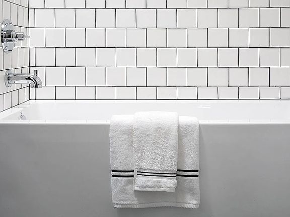 3rd image of 504 Myrtle Ave APT 3E