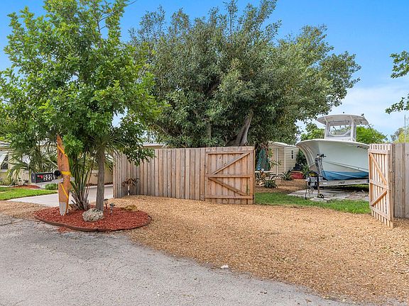 5th image of 522 SE 20th Court