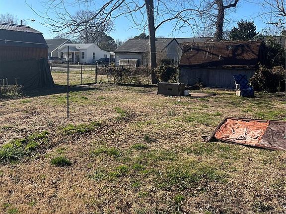 4th image of 1135 Jasmine St