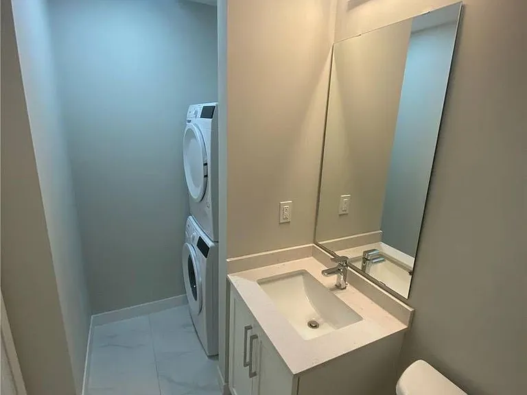 15 Queen St S #1706 — Photo 9