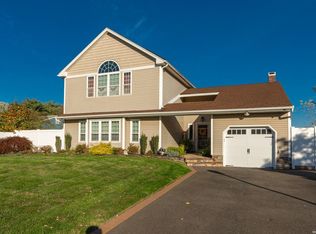 9 Austin St, Bellport, NY 11713