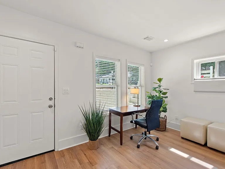 636 Francis Pl NW #B — Photo 6