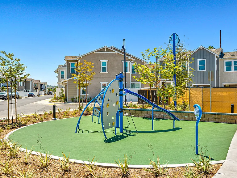 1523 Wingwood Ln — Photo 3