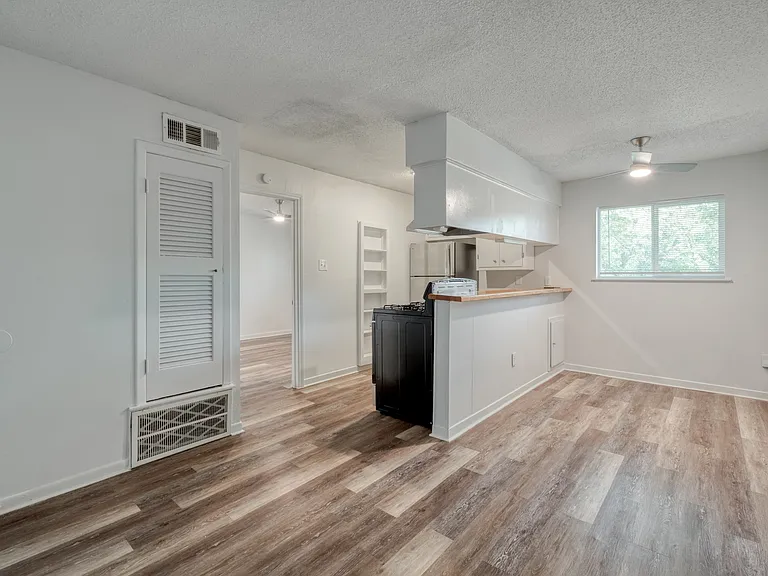 5210 Joe Sayers Ave #E — Photo 2