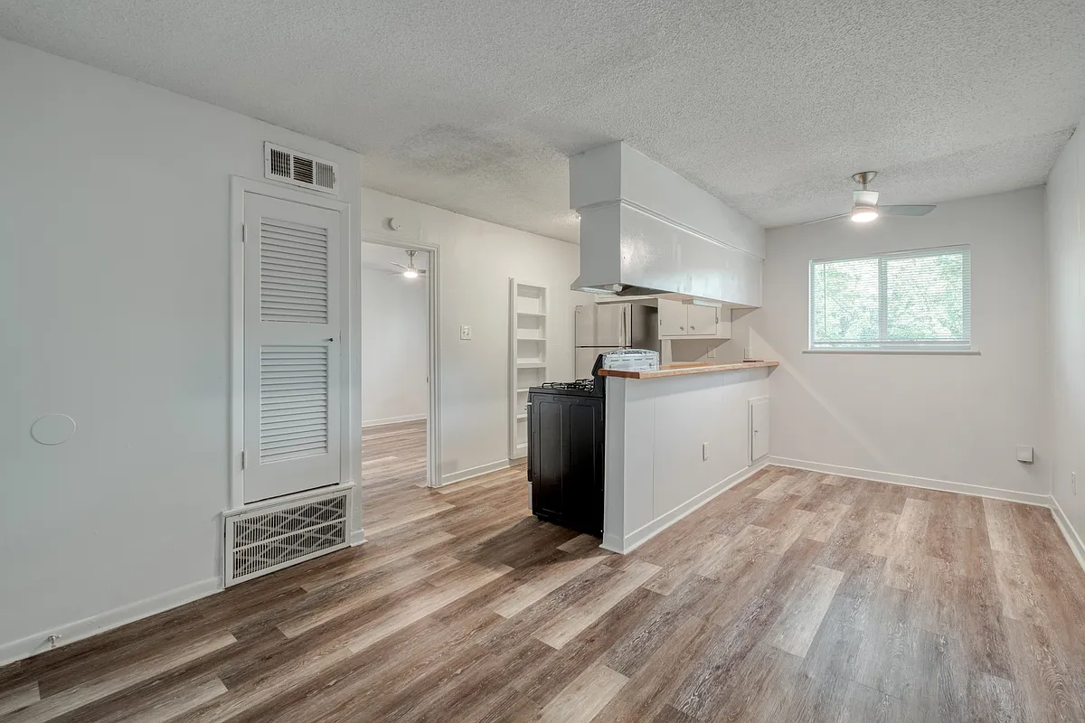 Building Photo - 5210 Joe Sayers Ave #E
