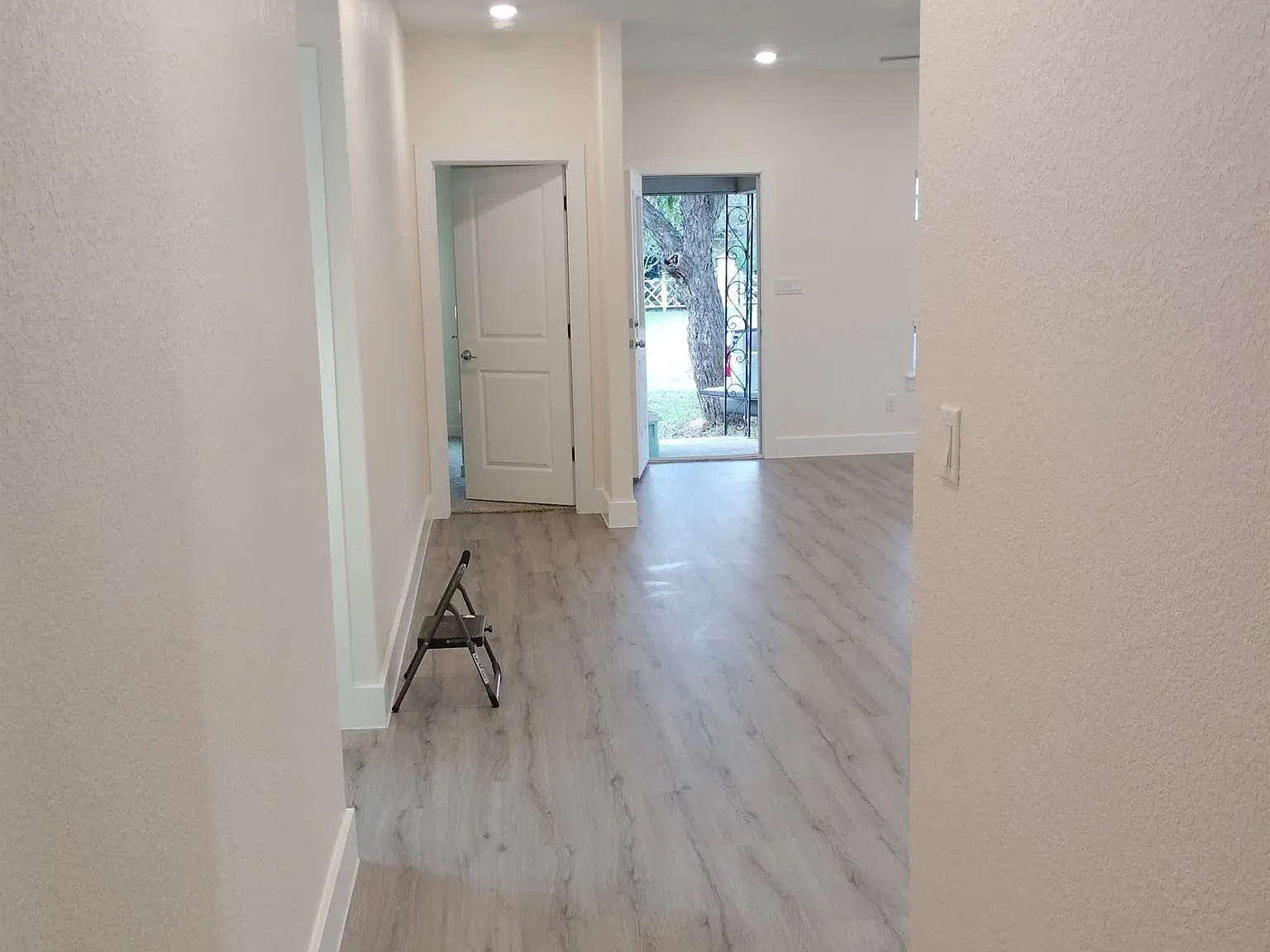 3 bed, 2.0 bath, 1148 sqft, $1,350 — Photo 3
