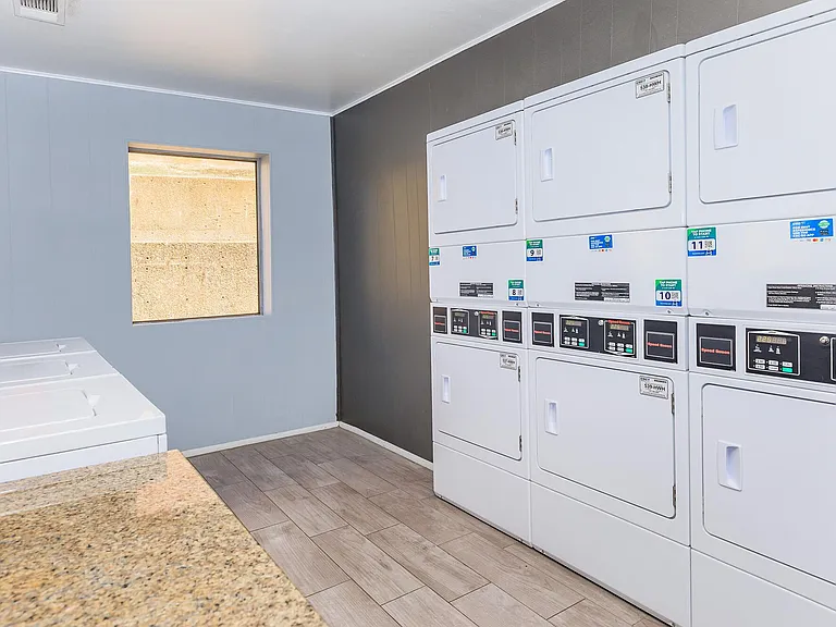 Sunridge Apartments — Photo 16