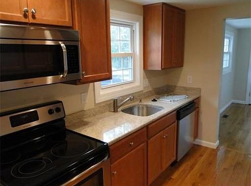 5th image of 9 Druid Hill Ave E
