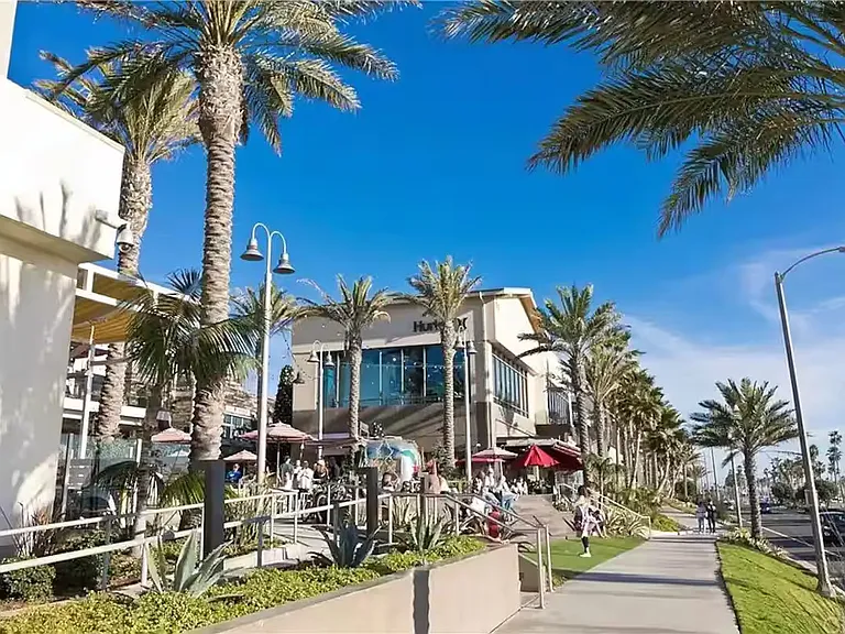900 Pacific Coast Hwy #111 — Photo 40