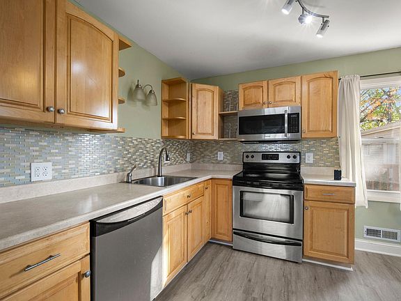 5th image of 1844 Barclay St