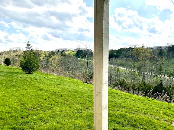 2nd image of 782 Yorkshire Dr