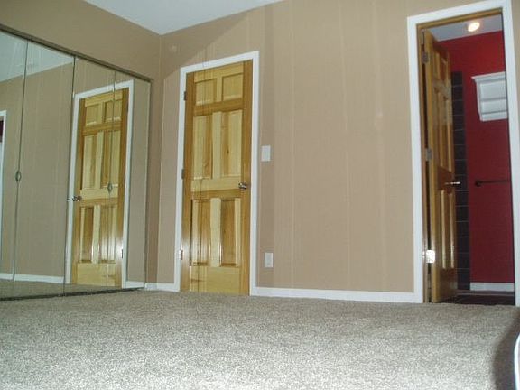 MASTER BEDROOM AND MASTER BATH W/WHIRLPOOL