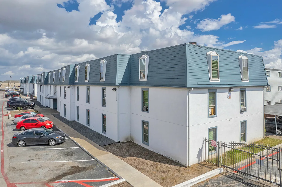 Building Photo - Raintree Apartment Homes