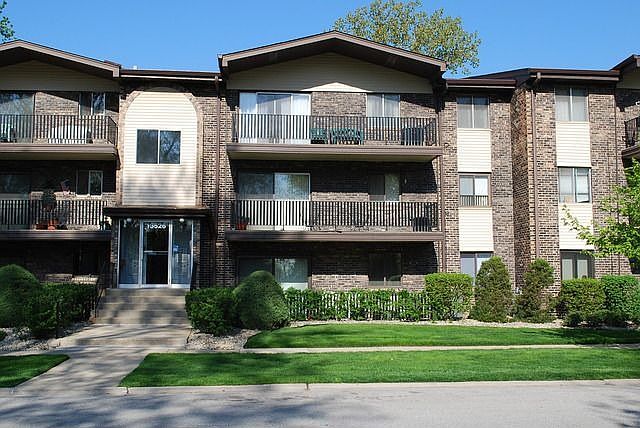 1st image of 13526 S Lawler Ave APT 33
