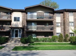 13526 S Lawler Ave APT 33, Crestwood, IL 60445