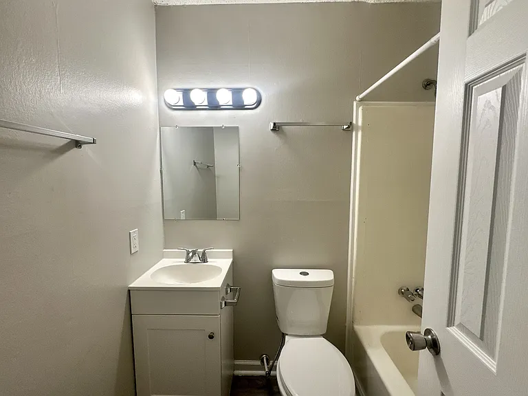 200 W Adair St — Photo 15
