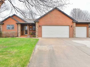 1432 Springwood Ln, Faribault, MN 55021