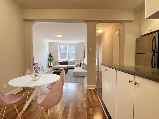 Rented by Metropolitan Equities | media 1