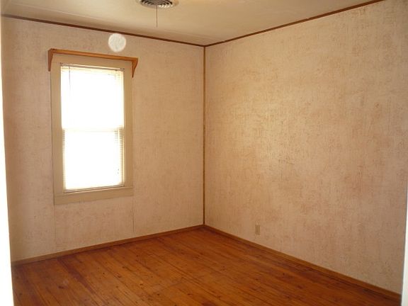 4th image of 501 S Mackenzie Ave
