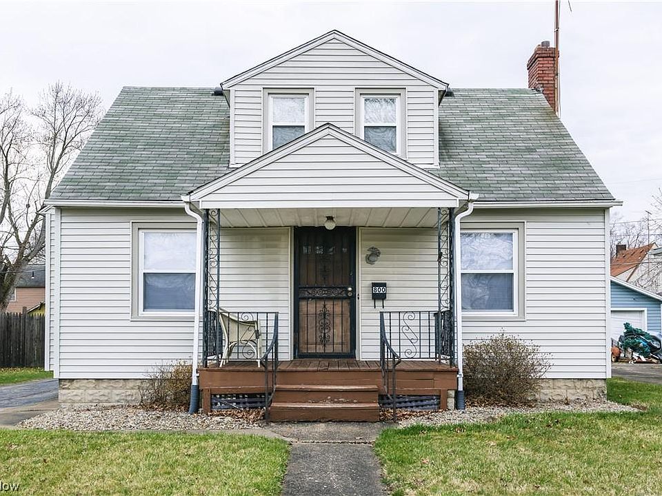 1st image of 800 Oak Knoll Ave SE