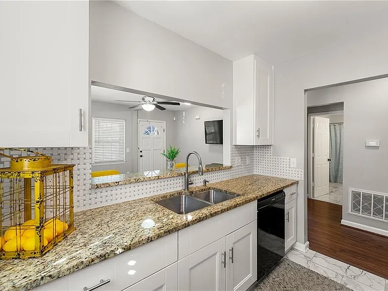 954 Fern Ave SE — Photo 10