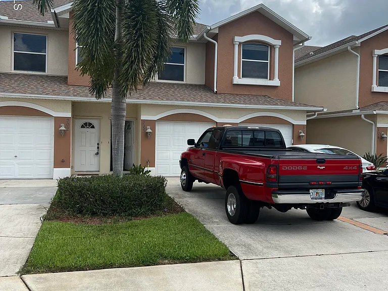 1040 Venetian Dr #203 — Photo 1