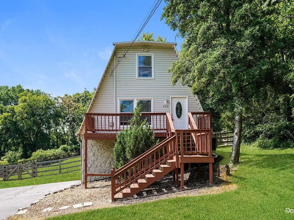 325 Hickory Dr