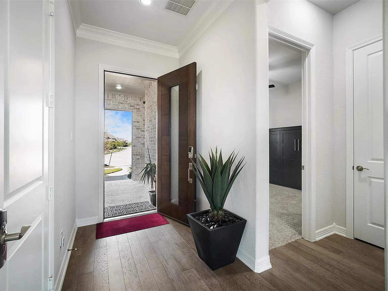 4 bed, 3.0 bath, 3004 sqft, $3,500 — Photo 4