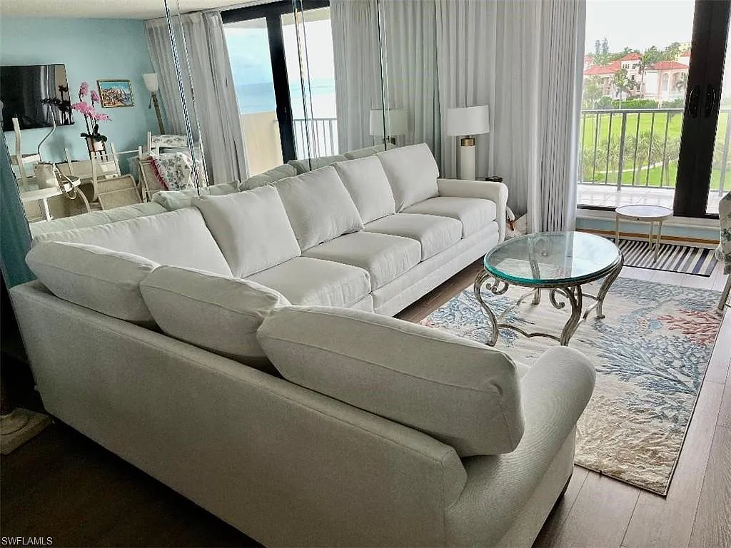 2 bed, 2.0 bath, 1271 sqft, $9,500 — Photo 3