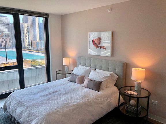 5th image of 647 N Wells St #13