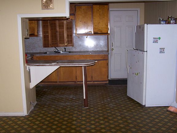 4th image of 1204 Park Ave