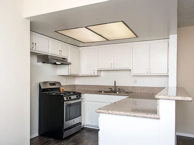 433 N Louise St — Photo 8