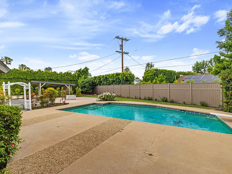 17537 Margate St #1 — Photo 28
