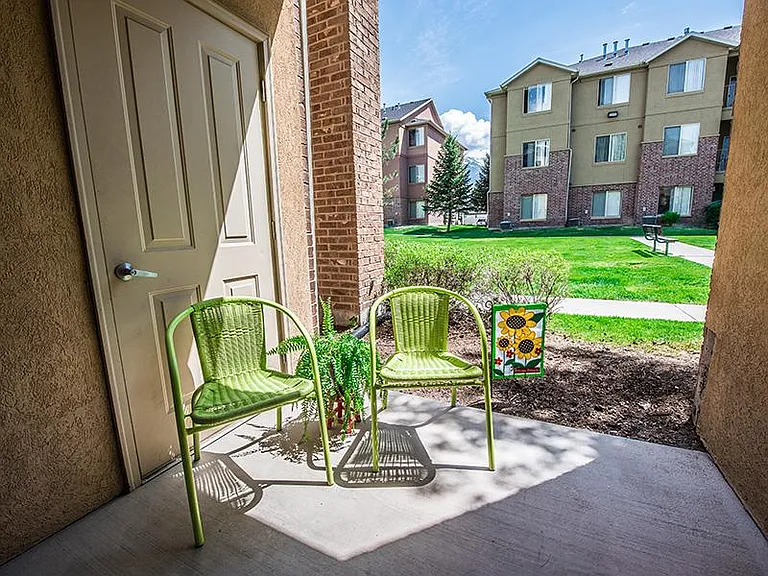 Patio/balcony with storage