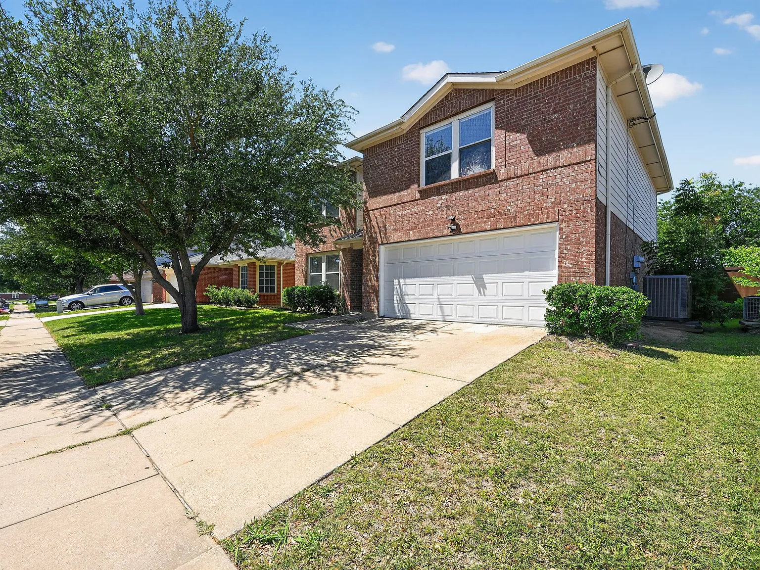 4 bed, 2.5 bath, 2207 sqft, $3,200 — Photo 3