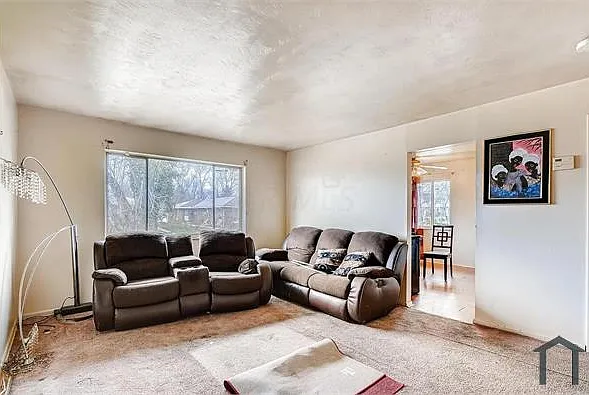 1668 Carstare Dr — Photo 2