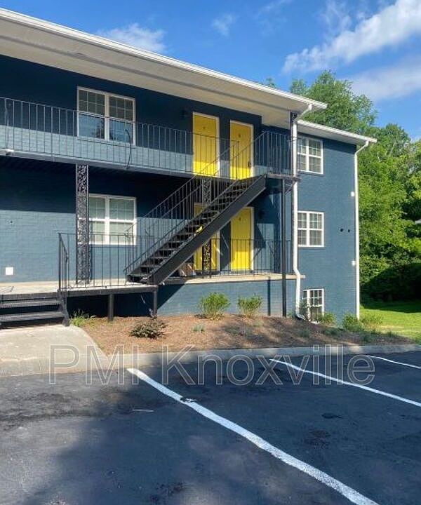 1st image of 123 Ingersoll Ave Unit 8