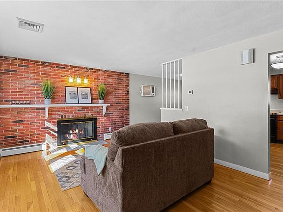 5th image of 305 Reservoir Ave