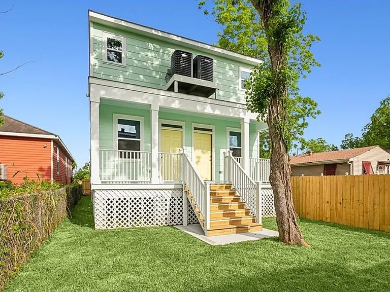 2648 Piety St — Photo 2