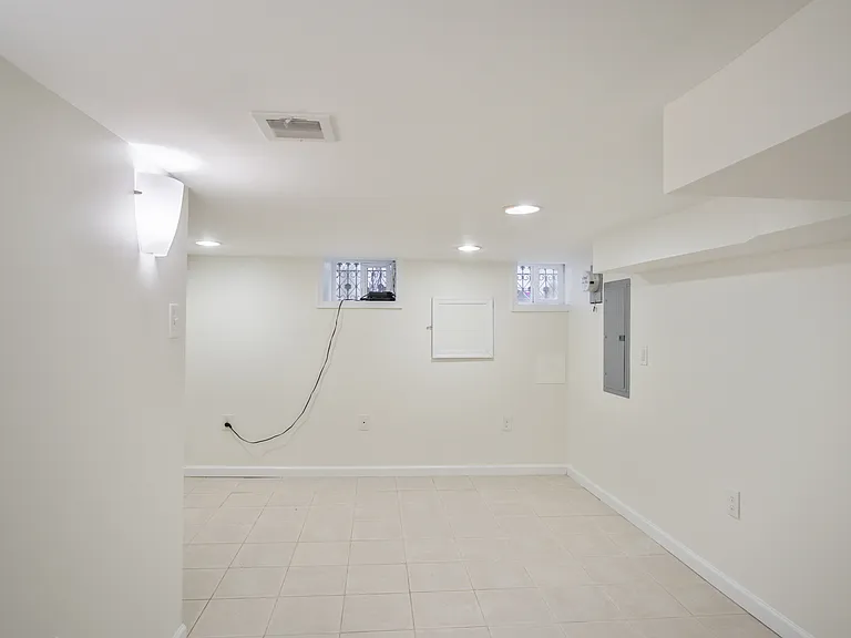 2355 E Harold St — Photo 5