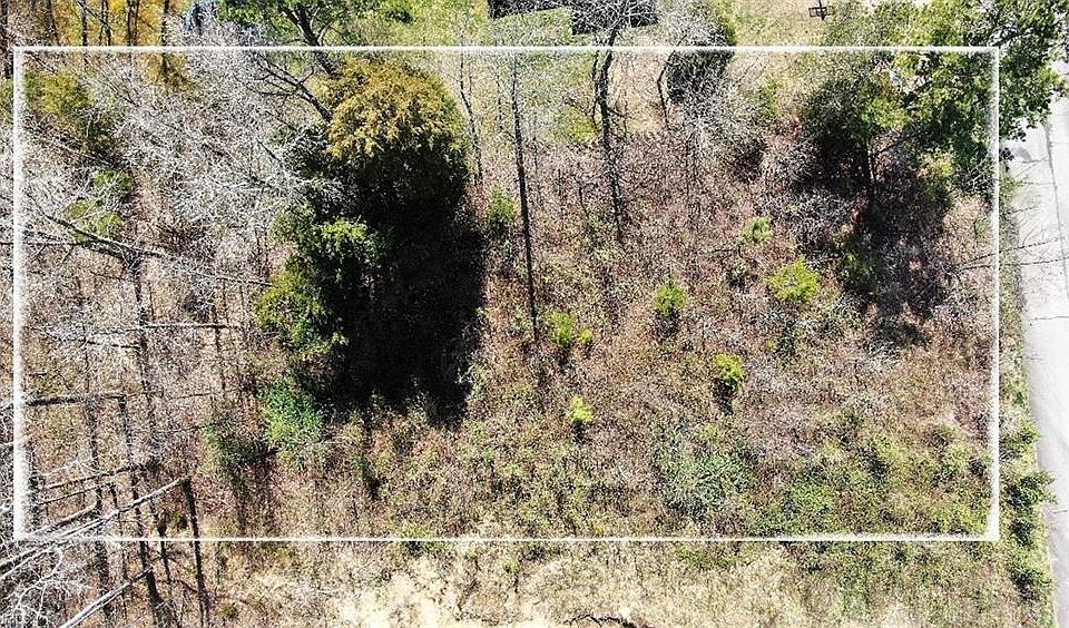 2nd image of 170 Bay Tree Ln
