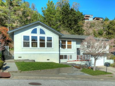 1050 Yosemite Dr, Pacifica, CA, 94044