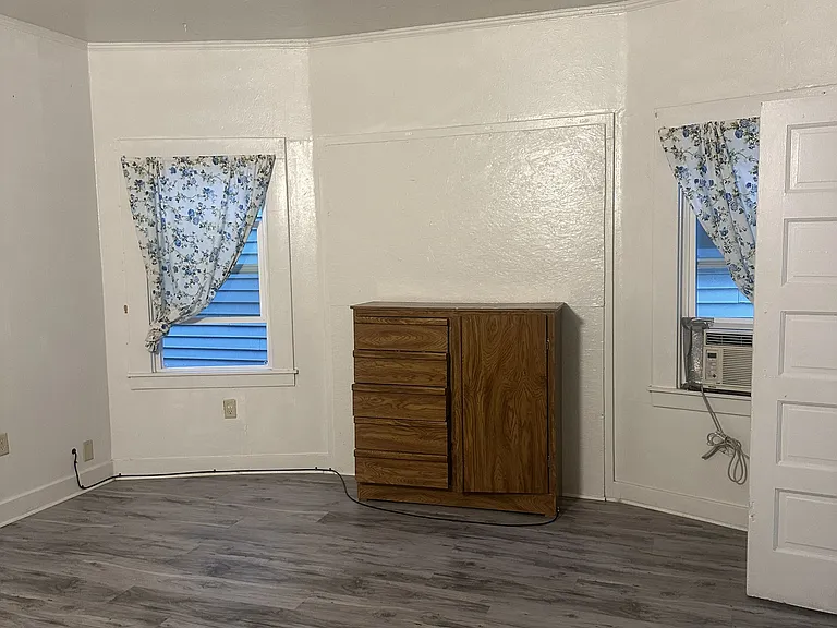 1420 T St #4 — Photo 1