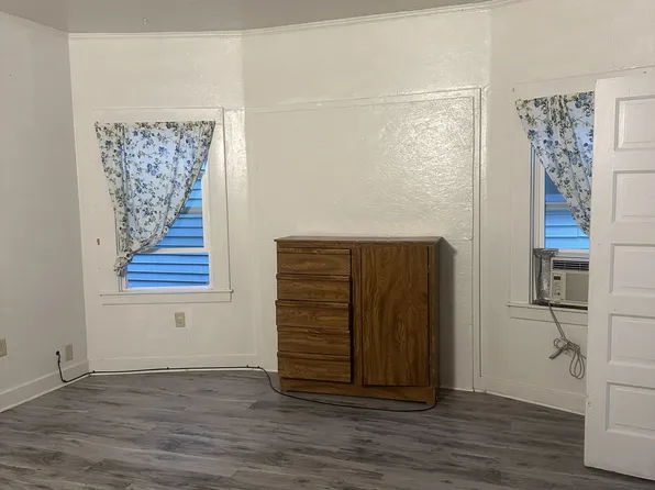 1420 T St APT 4, Sacramento, CA 95811