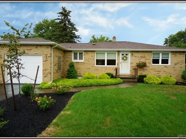 4971 Meadowbrook Rd, Williamsville, NY 14221