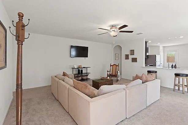 3 bed, $4,000 — Photo 3