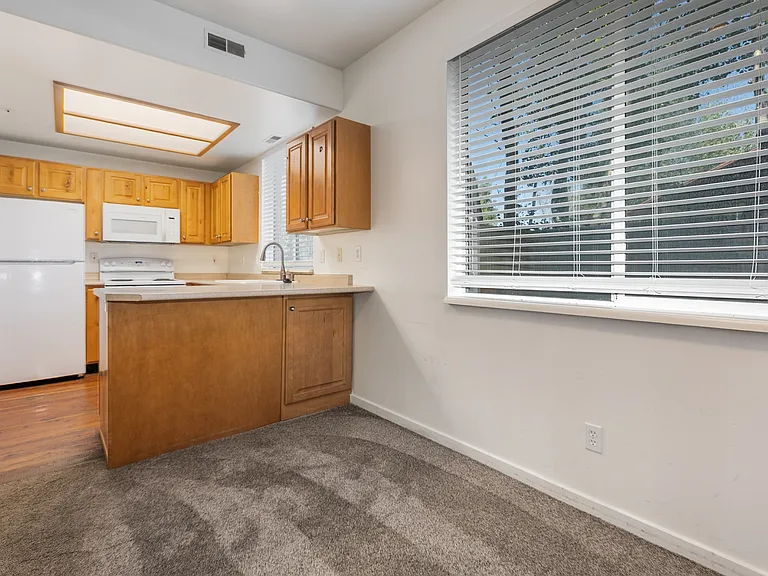 1600 Pinebrook Blvd #E1 — Photo 8