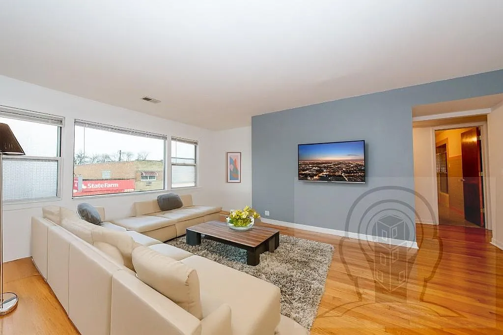 5222 W Belmont Ave — Photo 2