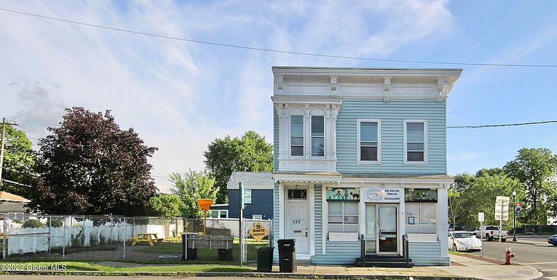 2nd image of 532 5th Avenue