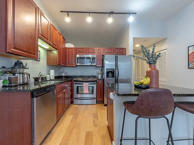 901 W Madison St #614 — Photo 8